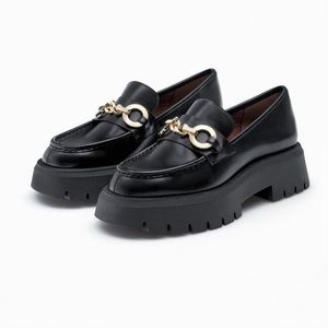 Nwot ZARA Chunky Loafers with gold metal chain size 7 (like new condition)